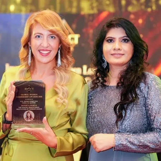 Monica Perna with the award: 2025 · Global Women Leadership Awards