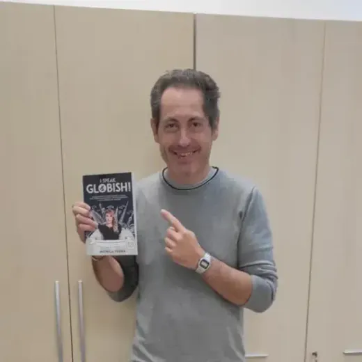 Giovanni with the book I Speak Globish!